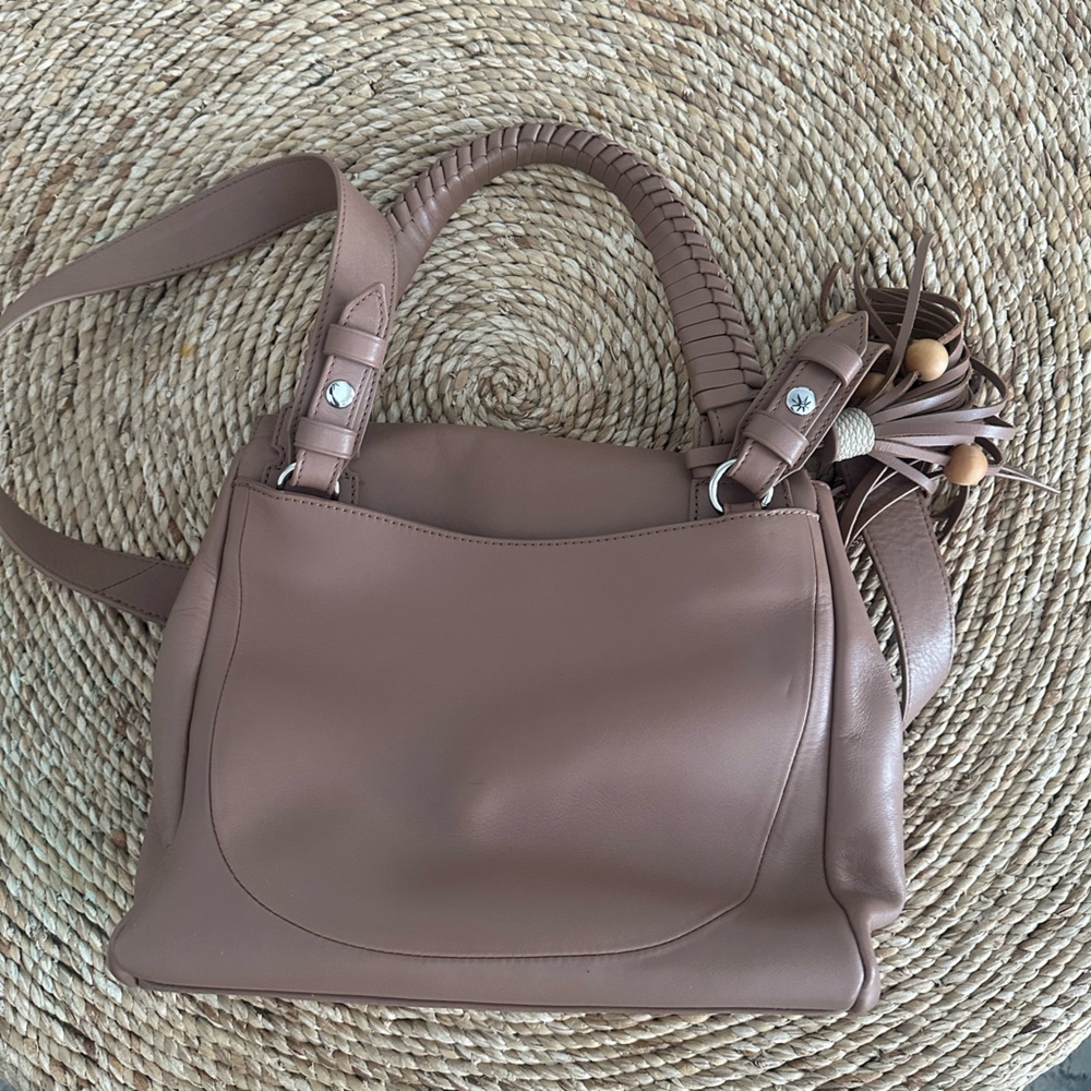 Elizabeth and James Trapeze taupe leather crossbody bag EUC - Picture 2 of 7